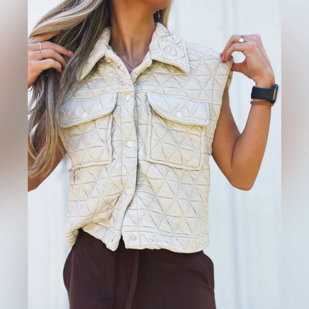 Women’s Quilted Triangle Stitch Button Up Knit Vest in Cream-Size L-Worn Once
